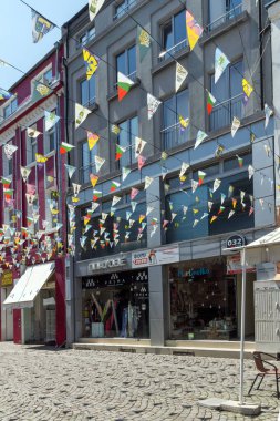 Kapana, Plovdiv, Bulgaristan - 5 Temmuz 2018: Sokak ve evler bölgesinde Kapana, Şehir Plovdiv, Bulgaristan 