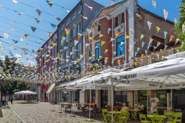 Kapana, Plovdiv, Bulgaristan - 5 Temmuz 2018: Sokak ve evler bölgesinde Kapana, Şehir Plovdiv, Bulgaristan 