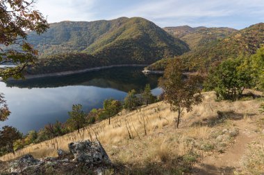 Sonbahar ladscape Vacha (Antonivanovtsi) depo, Rodop Dağları, Plovdiv Bölge, Bulgaristan