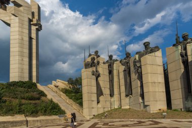 Stara Zagora, Bulgaristan - 5 Ağustos 2018: gün batımı görünümü, Memorial karmaşık savunucuları, Stara Zagora içinde şehir, Stara Zagora, Bulgaristan Amazing