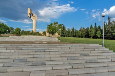 Stara Zagora, Bulgaristan - 5 Ağustos 2018: gün batımı görünümü, Memorial karmaşık savunucuları, Stara Zagora içinde şehir, Stara Zagora, Bulgaristan Amazing
