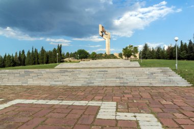 Stara Zagora, Bulgaristan - 5 Ağustos 2018: gün batımı görünümü, Memorial karmaşık savunucuları, Stara Zagora içinde şehir, Stara Zagora, Bulgaristan Amazing