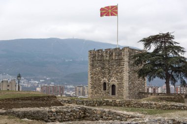 Skopje, Makedonya - 24 Şubat 2018: Skopje kale (Kale kale) Old Town, Makedonya Cumhuriyeti