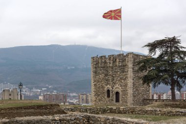 Skopje, Makedonya - 24 Şubat 2018: Skopje kale (Kale kale) Old Town, Makedonya Cumhuriyeti