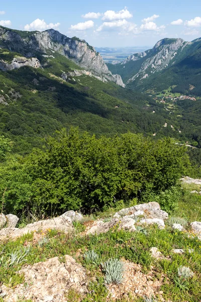 Increíble Paisaje Montañas Balcánicas Con Paso Vratsata Ciudad Vratsa Pueblo — Foto de Stock