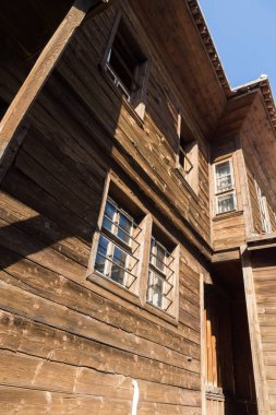 Nessebar, Bulgaristan - 12 Ağustos 2018: Tipik sokak ve evler eski kasaba Nessebar, Burgaz bölge, Bulgaristan