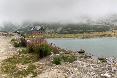 Musalenski göller, Rila Dağı, Bulgaristan üzerinden sis ile muhteşem manzara