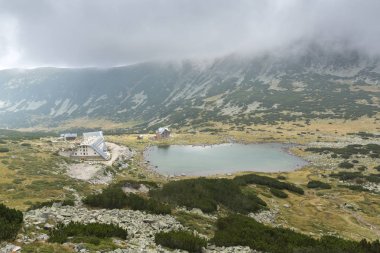 Musalenski göller, Rila Dağı, Bulgaristan üzerinden sis ile muhteşem manzara