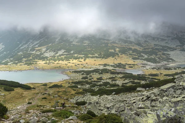 Úžasná Krajina Mlhou Nad Musalenski Jezera Rilského Pohoří Bulharsko — Stock fotografie