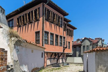 Plovdiv, Bulgaristan - 5 Temmuz 2018: Tipik sokak ve evler Bulgar canlanma Plovdiv, Bulgaristan şehrin eski şehirde dönemi