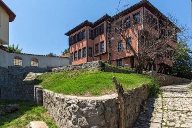 Plovdiv, Bulgaristan - 5 Temmuz 2018: Tipik sokak ve evler Bulgar canlanma Plovdiv, Bulgaristan şehrin eski şehirde dönemi