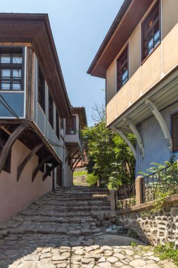 Plovdiv, Bulgaristan - 5 Temmuz 2018: Tipik sokak ve evler Bulgar canlanma Plovdiv, Bulgaristan şehrin eski şehirde dönemi
