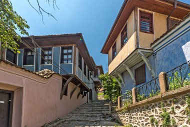 Plovdiv, Bulgaristan - 5 Temmuz 2018: Tipik sokak ve evler Bulgar canlanma Plovdiv, Bulgaristan şehrin eski şehirde dönemi