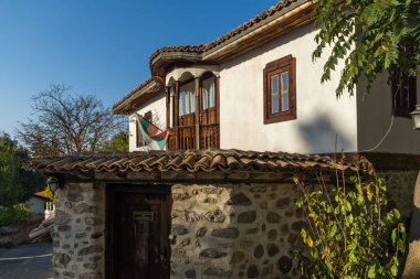 Yukarı Cuma, Bulgaristan - 6 Ekim 2018: Tipik sokak ve evler Yukarı Cuma, Bulgaristan tarihi kent Bulgar canlanma dönemi