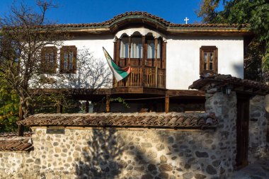 Yukarı Cuma, Bulgaristan - 6 Ekim 2018: Tipik sokak ve evler Yukarı Cuma, Bulgaristan tarihi kent Bulgar canlanma dönemi