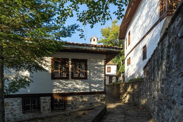 ブラゴエヴグラト ブルガリア 2018 典型的な通りとブルガリア ブラゴエヴグラト州の古い町のブルガリア民族復興期の家屋 — ストック写真