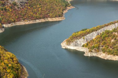 Tsankov kamak depo, sonbahar manzara şaşırtıcı bölge Smolyan, Bulgaristan