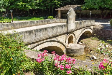 EDDR, Gabrovo, Bulgaristan - 6 Temmuz 2018: Eski evde mimari etnografik kompleksi EDDR (Etara) yakınındaki şehir Gabrovo, Bulgaristan