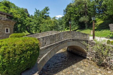 EDDR, Gabrovo, Bulgaristan - 6 Temmuz 2018: Eski evde mimari etnografik kompleksi EDDR (Etara) yakınındaki şehir Gabrovo, Bulgaristan