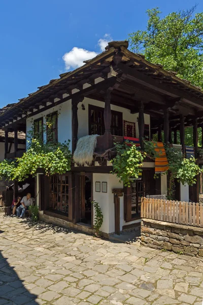 EDDR, Gabrovo, Bulgaristan - 6 Temmuz 2018: Eski evde mimari etnografik kompleksi EDDR (Etara) yakınındaki şehir Gabrovo, Bulgaristan