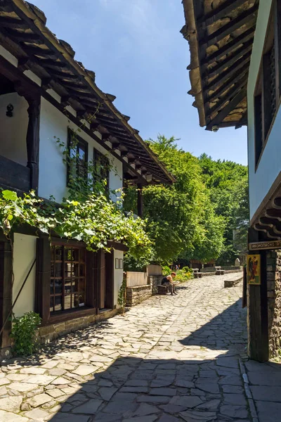 EDDR, Gabrovo, Bulgaristan - 6 Temmuz 2018: Eski evde mimari etnografik kompleksi EDDR (Etara) yakınındaki şehir Gabrovo, Bulgaristan