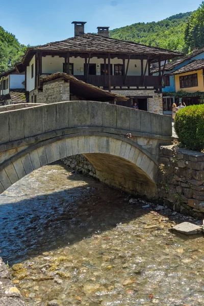 EDDR, Gabrovo, Bulgaristan - 6 Temmuz 2018: Eski evde mimari etnografik kompleksi EDDR (Etara) yakınındaki şehir Gabrovo, Bulgaristan