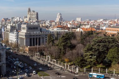 Madrid, İspanya - 24 Ocak 2018: Görünüm Kibele Palace (Palacio de Cibeles), Madrid, İspanya, Teras
