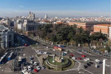 Madrid, İspanya - 24 Ocak 2018: Görünüm Kibele Palace (Palacio de Cibeles), Madrid, İspanya, Teras