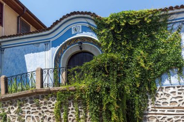 Plovdiv, Bulgaristan - 5 Temmuz 2018: Sokak ve evler Bulgar canlanma Plovdiv, Bulgaristan şehrin eski şehirde dönemi