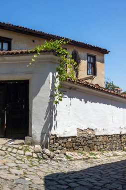 Plovdiv, Bulgaristan - 5 Temmuz 2018: Sokak ve evler Bulgar canlanma Plovdiv, Bulgaristan şehrin eski şehirde dönemi