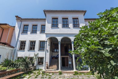 Plovdiv, Bulgaristan - 5 Temmuz 2018: Sokak ve evler Bulgar canlanma Plovdiv, Bulgaristan şehrin eski şehirde dönemi