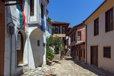 Plovdiv, Bulgaristan - 5 Temmuz 2018: Sokak ve evler Bulgar canlanma Plovdiv, Bulgaristan şehrin eski şehirde dönemi