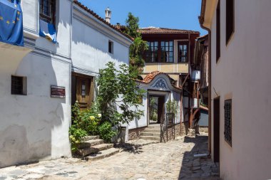 Plovdiv, Bulgaristan - 5 Temmuz 2018: Sokak ve evler Bulgar canlanma Plovdiv, Bulgaristan şehrin eski şehirde dönemi