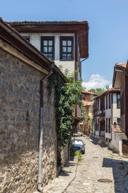 Plovdiv, Bulgaristan - 5 Temmuz 2018: Sokak ve evler Bulgar canlanma Plovdiv, Bulgaristan şehrin eski şehirde dönemi