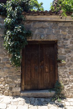 Plovdiv, Bulgaristan - 5 Temmuz 2018: Sokak ve evler Bulgar canlanma Plovdiv, Bulgaristan şehrin eski şehirde dönemi