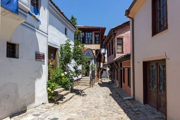 Plovdiv, Bulgaristan - 5 Temmuz 2018: Sokak ve evler Bulgar canlanma Plovdiv, Bulgaristan şehrin eski şehirde dönemi