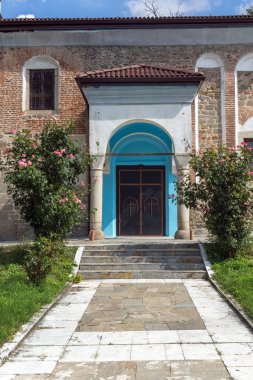Kalofer, Bulgaristan - 5 Ağustos 2018: Kilise varsayım Kalofer tarihi şehir Plovdiv Bölge, Bulgaristan Kutsal anne