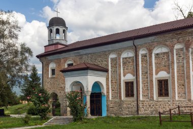 Kalofer, Bulgaristan - 5 Ağustos 2018: Kilise varsayım Kalofer tarihi şehir Plovdiv Bölge, Bulgaristan Kutsal anne