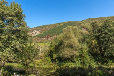 Sonbahar manzara Iskar Nehri yakınındaki Pancharevo Gölü, Sofya şehir bölge, Bulgaristan