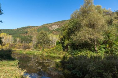 Sonbahar manzara Iskar Nehri yakınındaki Pancharevo Gölü, Sofya şehir bölge, Bulgaristan