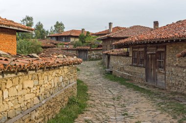 Zheravna, Bulgaristan - 31 Temmuz 2014: On dokuzuncu yüzyıl evleri, Sliven bölge, Bulgaristan ile Zheravna mimari rezerv