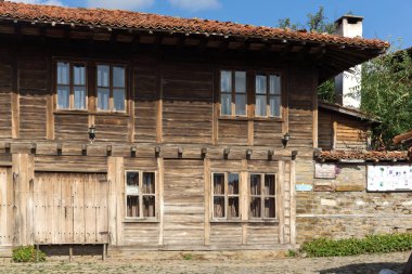 Zheravna, Bulgaristan - 31 Temmuz 2014: On dokuzuncu yüzyıl evleri, Sliven bölge, Bulgaristan ile Zheravna mimari rezerv