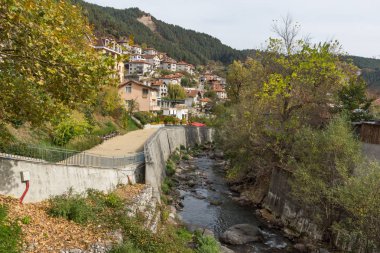 Devin, Bulgaristan - 13 Ekim 2018: Devinska town, Devin, Paşmaklı bölge, Bulgaristan geçen nehir
