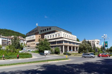 Smolyan, Bulgaristan - 14 Ağustos 2018: Smolyan, Bulgaristan beldesi yeni merkezinin panoramik