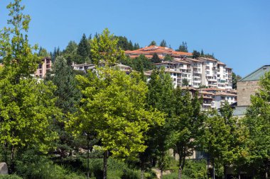 Smolyan, Bulgaristan - 14 Ağustos 2018: Smolyan, Bulgaristan beldesi yeni merkezinin panoramik
