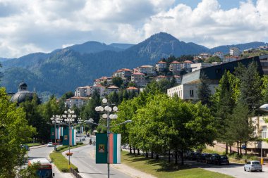 Smolyan, Bulgaristan - 14 Ağustos 2018: Smolyan, Bulgaristan beldesi yeni merkezinin panoramik