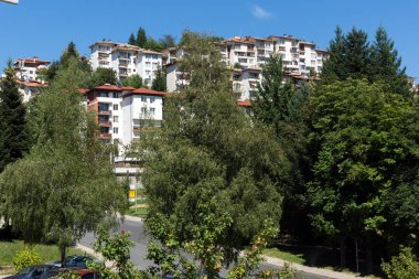 Smolyan, Bulgaristan - 14 Ağustos 2018: Smolyan, Bulgaristan beldesi yeni merkezinin panoramik