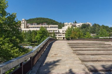 Smolyan, Bulgaristan - 14 Ağustos 2018: Smolyan, Bulgaristan beldesi yeni merkezinin panoramik