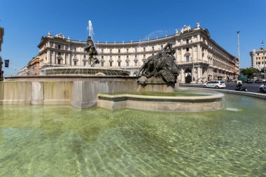 Rome, İtalya - 22 Haziran 2017: Çeşmesi, piazza della repubblica, Roma, İtalya