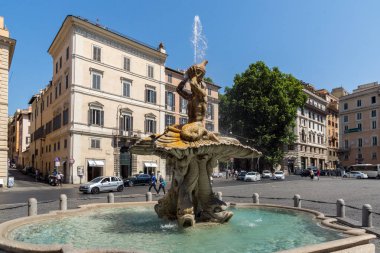 Rome, İtalya - 22 Haziran 2017: Piazza Barberini Roma, İtalya, Triton çeşme görünümünü şaşırtıcı